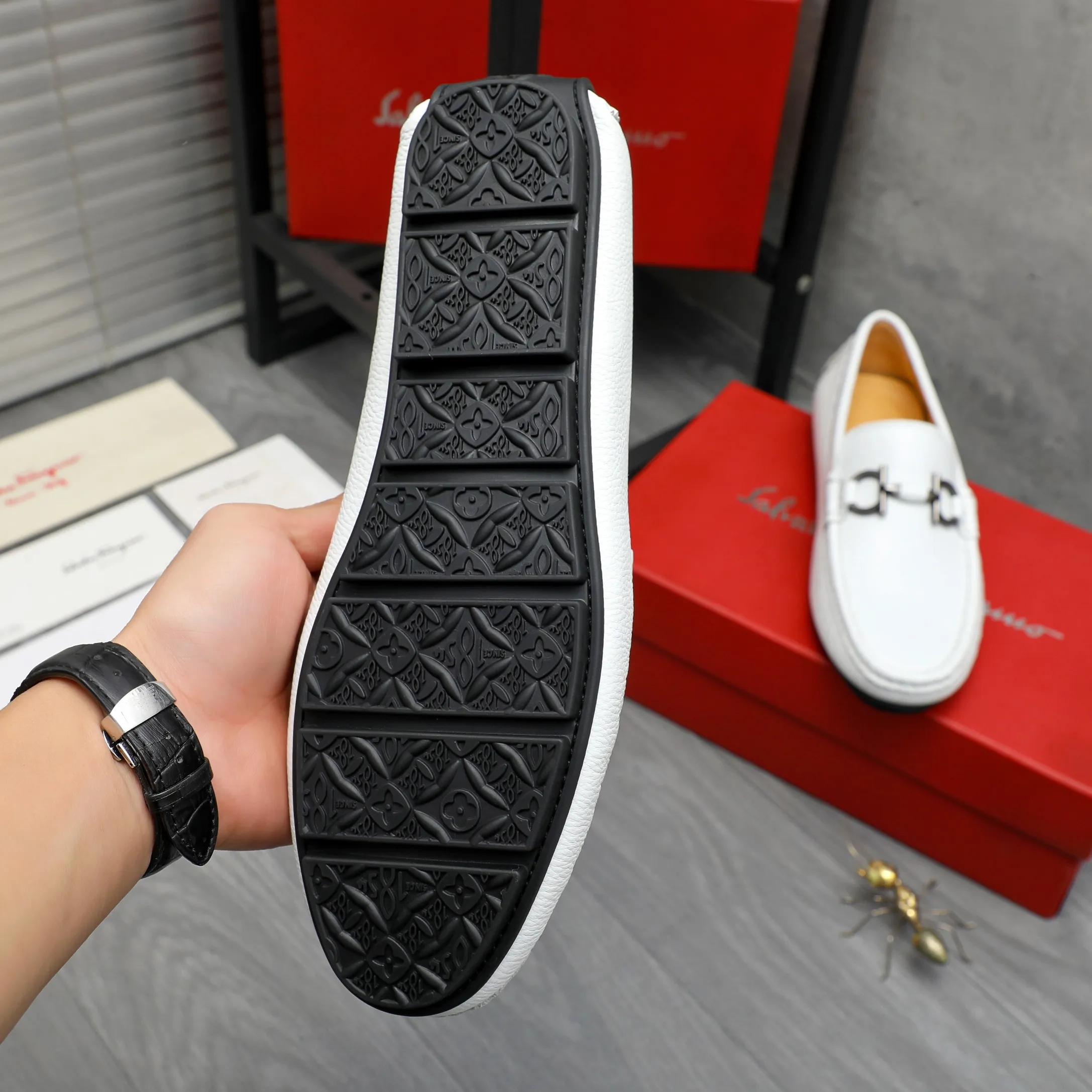 Men's shoes 💰p380 Product trademark: Ferragamo " Ferragamo ] Casual slip-on men's shoes Regular size: 38-45 Product material: Selected pebbled cowhide upper, pigskin lining, rubber outsole